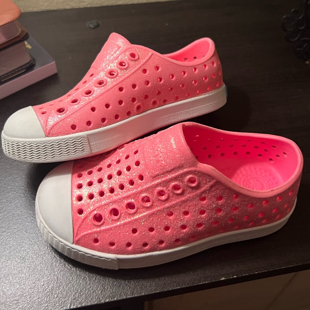 Native kids shoes - size c8